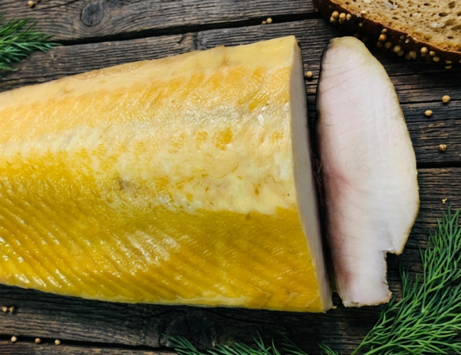 Белуга горячего копчения